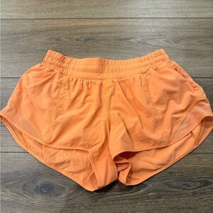 lululemon Hotty Hot Low-Rise Lined Short 2.5"